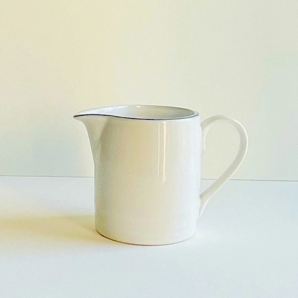 BRAND NEW, Blue Rim Creamer